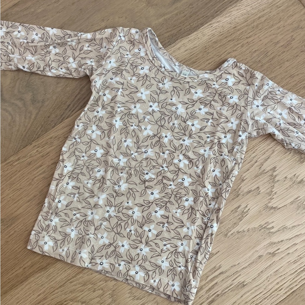 Quincy Mae Floral Long Sleeve Tee - Cream and white size 2-3 T